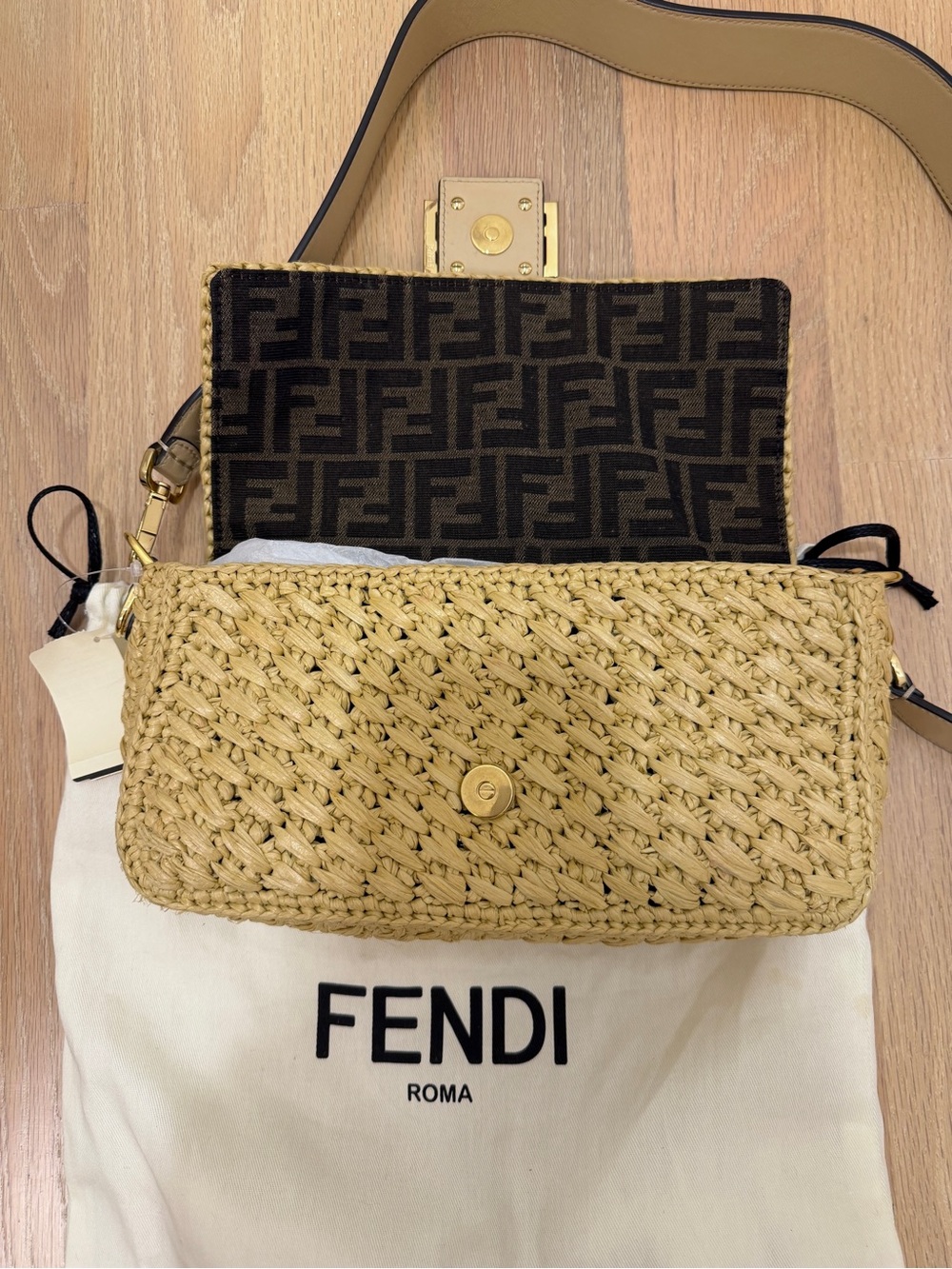 Fendi Medium Baguette Natural Woven Raffia - Picture 2 of 3